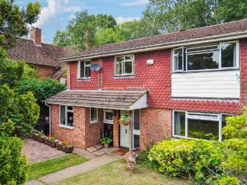 4 bedroom end of terrace house for sale