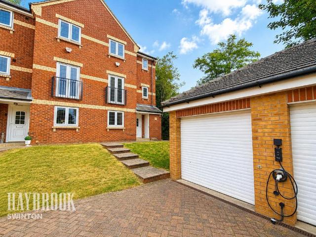 4 bedroom end of terrace house for sale