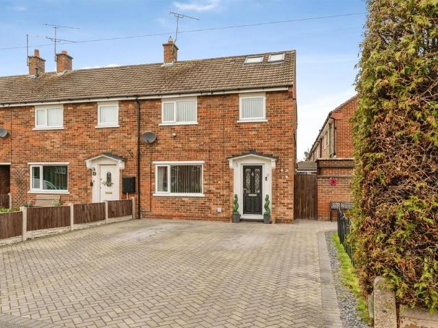 4 bedroom end of terrace house for sale