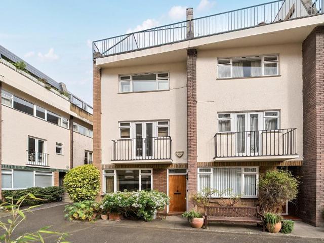 4 bedroom end of terrace house for sale