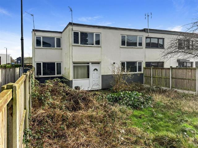 4 bedroom end of terrace house for sale