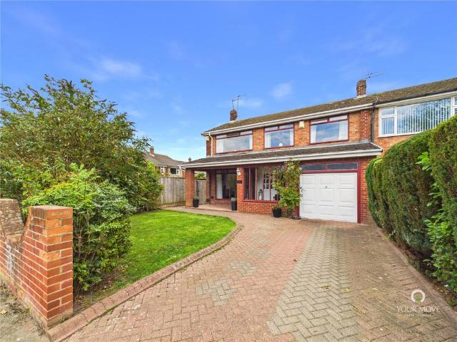 4 bedroom end of terrace house for sale