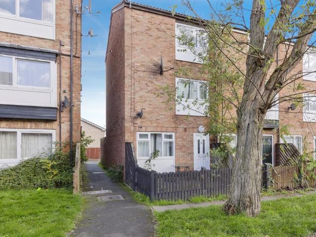 4 bedroom end of terrace house for sale