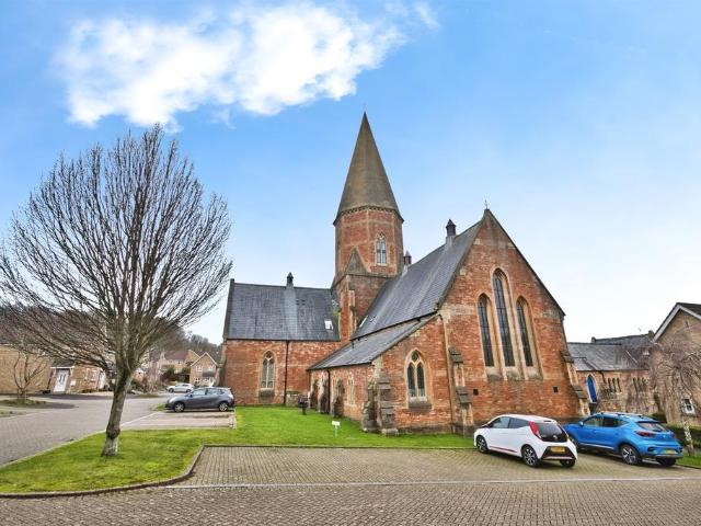 4 bedroom end of terrace house for sale