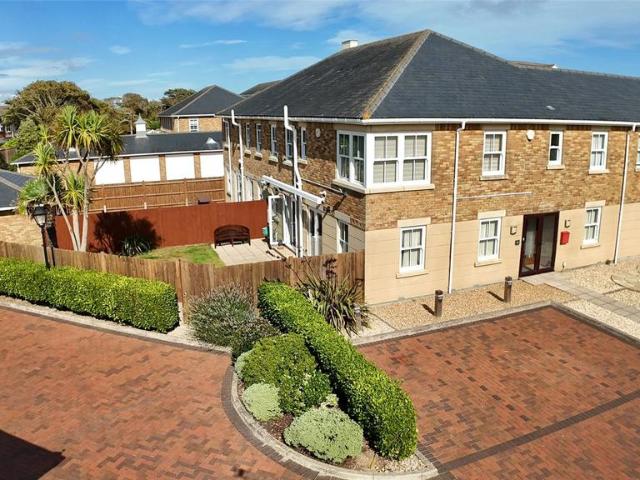 4 bedroom end of terrace house for sale
