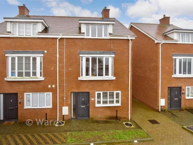 4 bedroom end of terrace house for sale
