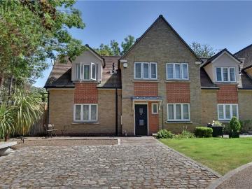 4 bedroom end of terrace house for sale