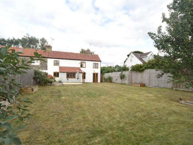 4 bedroom end of terrace house for sale
