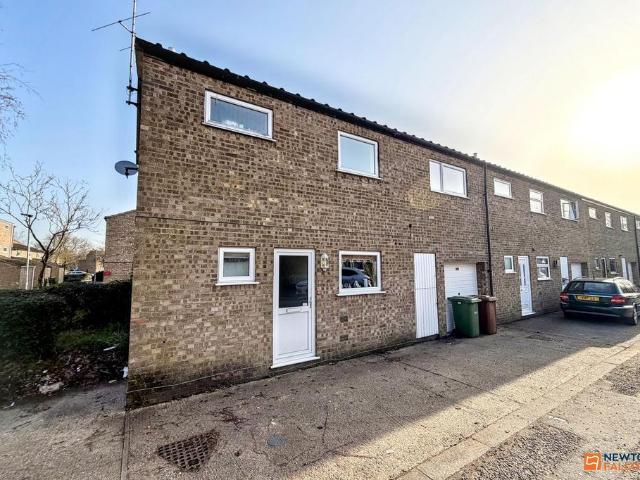 4 bedroom end of terrace house for sale
