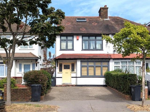 4 bedroom end of terrace house for sale