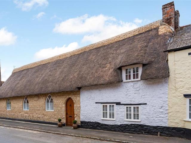 4 bedroom end of terrace house for sale