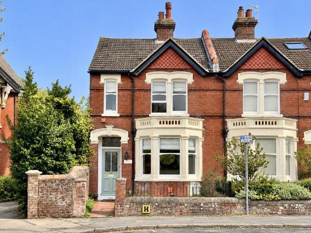 4 bedroom end of terrace house for sale