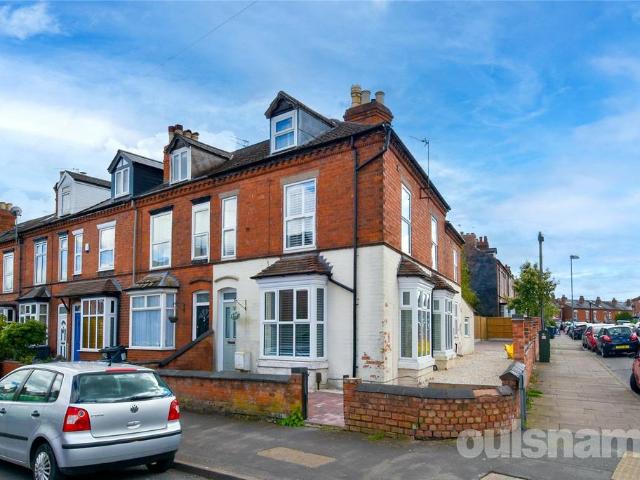 4 bedroom end of terrace house for sale