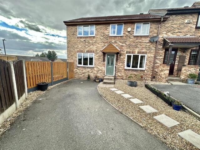 4 bedroom end of terrace house for sale