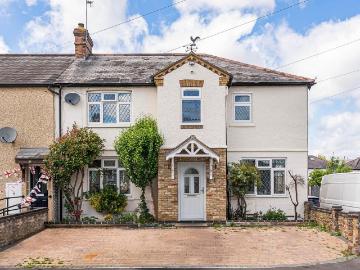 4 bedroom end of terrace house for sale