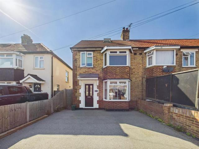4 bedroom end of terrace house for sale