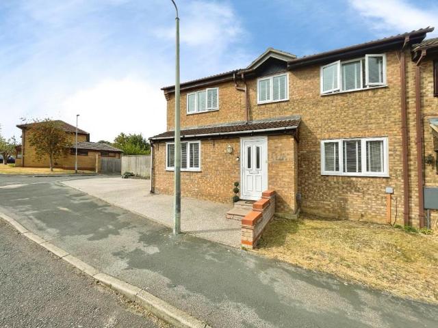 4 bedroom end of terrace house for sale