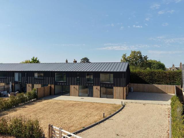4 bedroom end of terrace house for sale