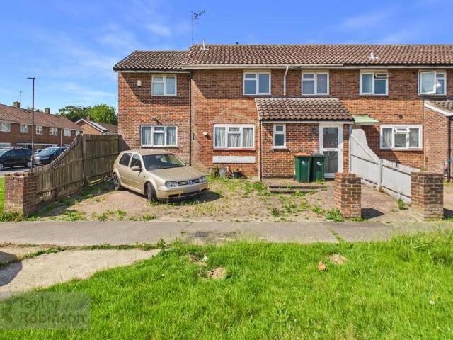 4 bedroom end of terrace house for sale