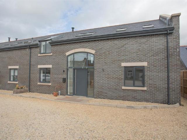 4 bedroom end of terrace house for sale