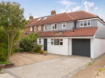 4 bedroom end of terrace house for sale