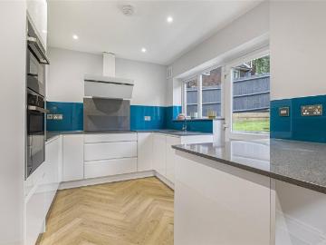4 bedroom end of terrace house for sale