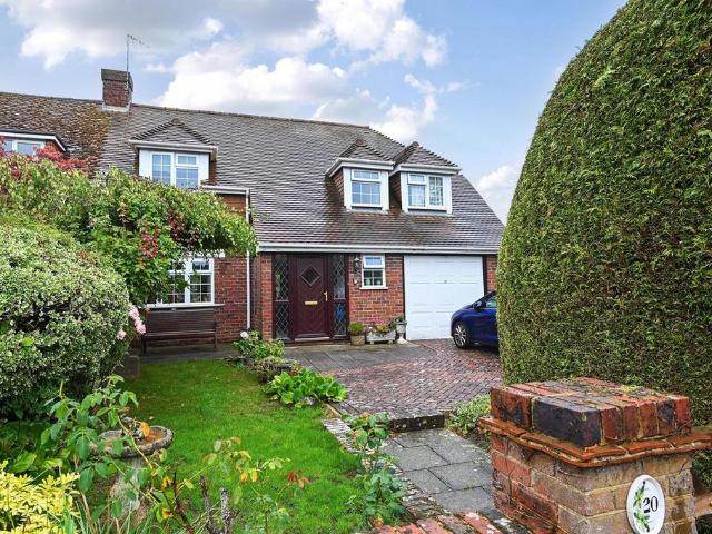 4 bedroom end of terrace house for sale