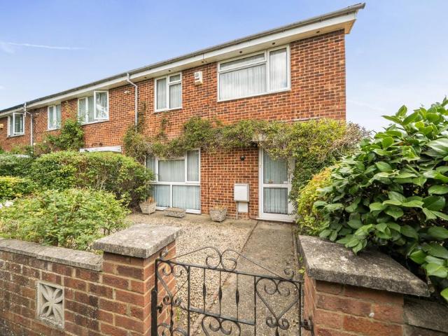 4 bedroom end of terrace house for sale