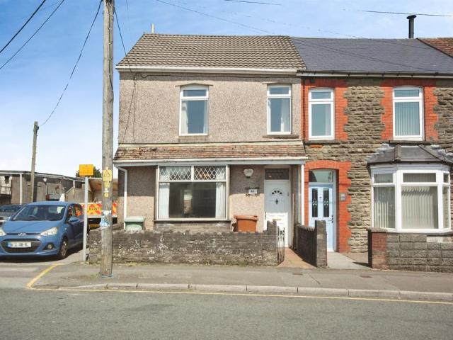 4 bedroom end of terrace house for sale
