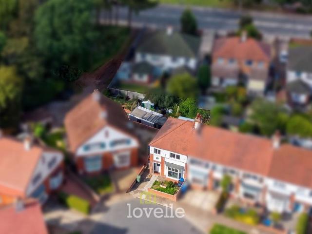 4 bedroom end of terrace house for sale