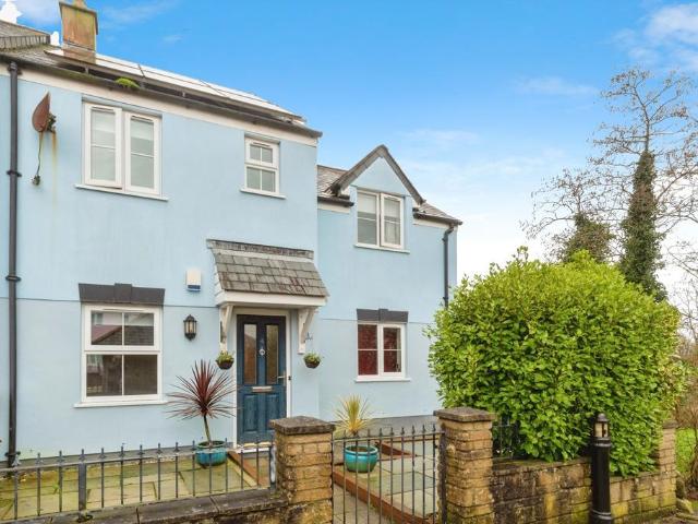 4 bedroom end of terrace house for sale