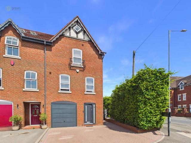 4 bedroom end of terrace house for sale