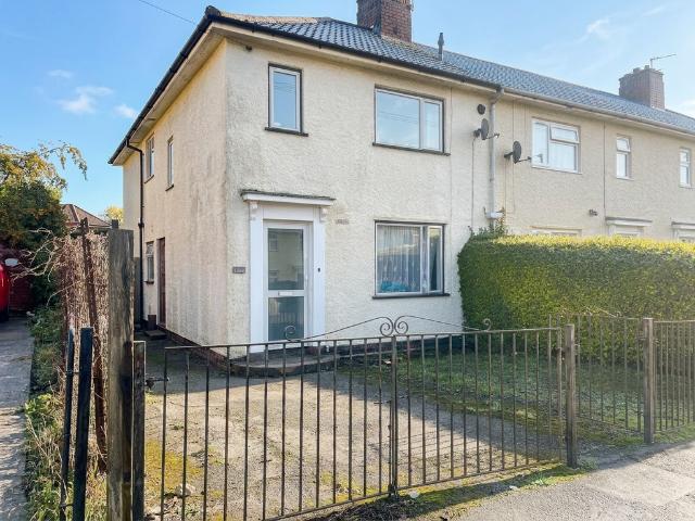 4 bedroom end of terrace house for sale