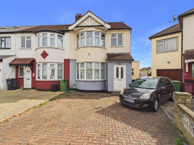 4 bedroom end of terrace house for sale