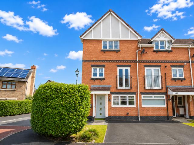 4 bedroom end of terrace house for sale