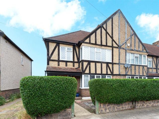 4 bedroom end of terrace house for sale