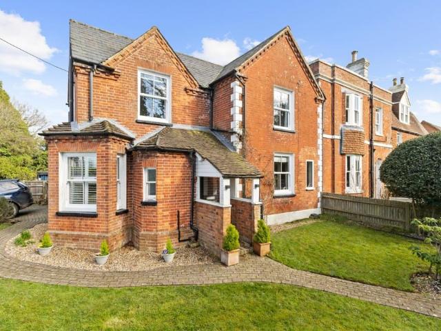 4 bedroom end of terrace house for sale