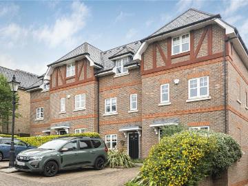 4 bedroom end of terrace house for sale