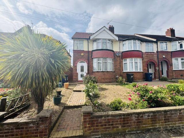 4 bedroom end of terrace house for sale