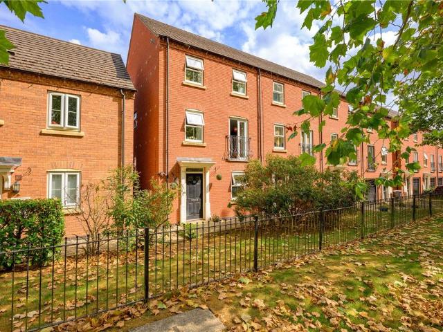 4 bedroom end of terrace house for sale