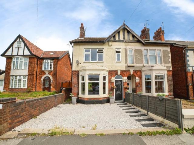 4 bedroom end of terrace house for sale