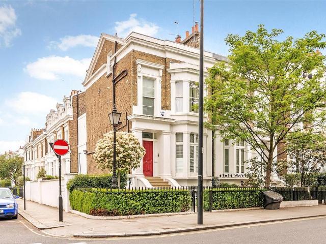 4 bedroom end of terrace house for sale