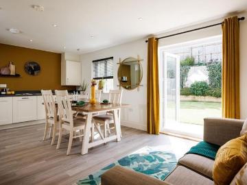 4 bedroom end of terrace house for sale