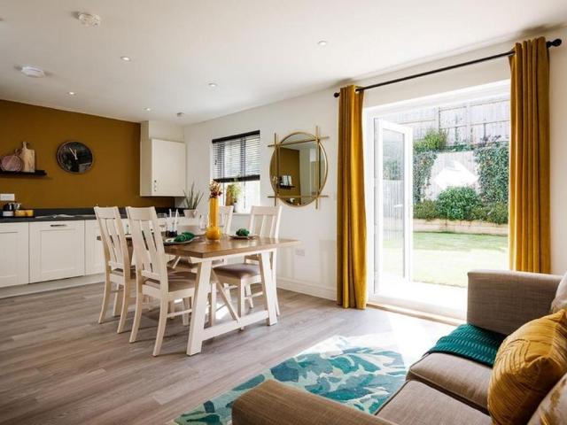 4 bedroom end of terrace house for sale