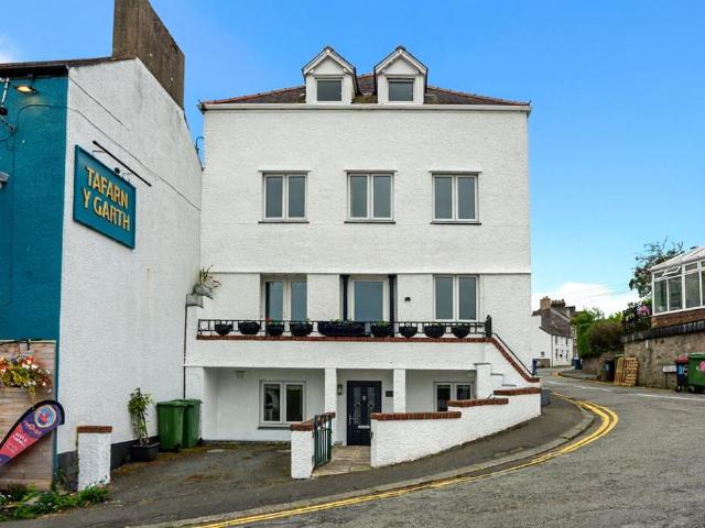 4 bedroom end of terrace house for sale