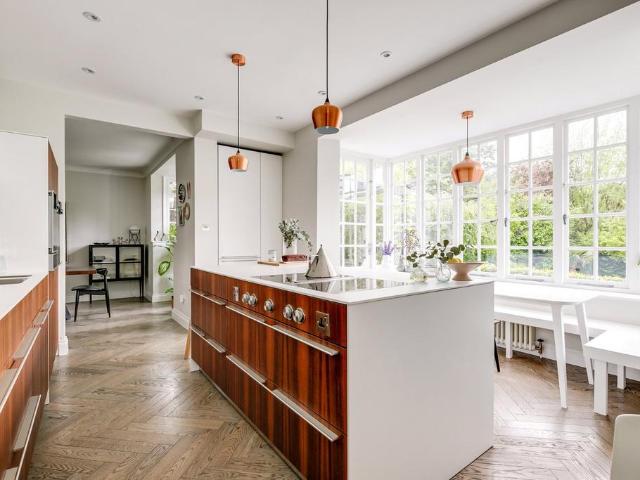 4 bedroom end of terrace house for sale