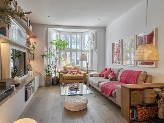 4 bedroom end of terrace house for sale