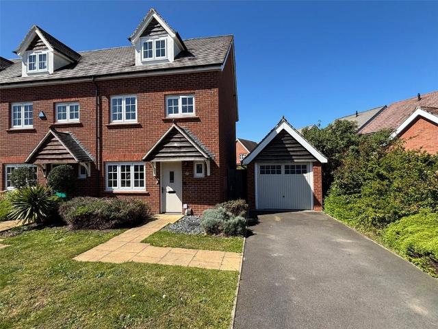 4 bedroom end of terrace house for sale