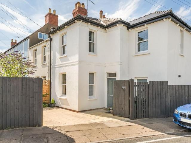 4 bedroom end of terrace house for sale