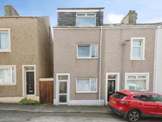 4 bedroom end of terrace house for sale